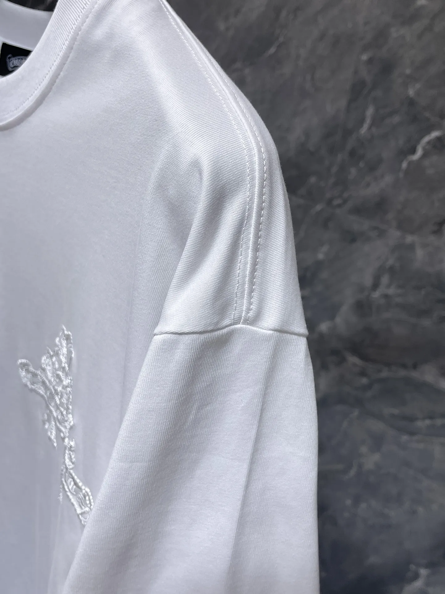 P180 new Chrome Hearts 25ss high version for summer! High-weight, environmentally friendly and high-quality top-grade fabric 280g Crow cross roller embroidery short sleeves Vacuum embroidery method! Heavy embroidery! ! ! Tens of thousands of needles! ! Counter synchronization 1:1 replica version Recommended color: black white Code number: S, M, L, XL